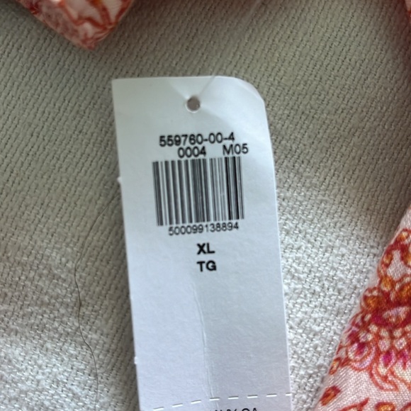 Beautiful floral dress NWT - Picture 3 of 3